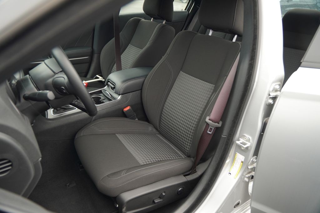 Dodge Charger Vehicle Full-screen Gallery Image 09