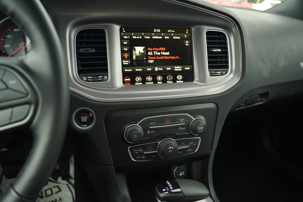 Dodge Charger Vehicle Full-screen Gallery Image 15