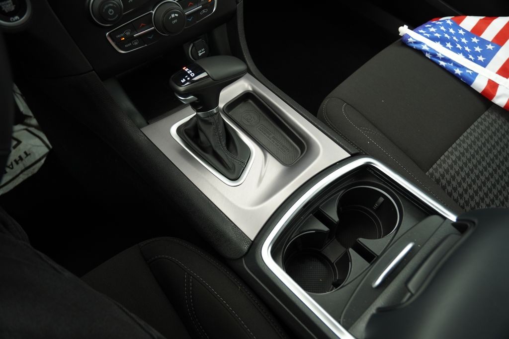 Dodge Charger Vehicle Full-screen Gallery Image 16