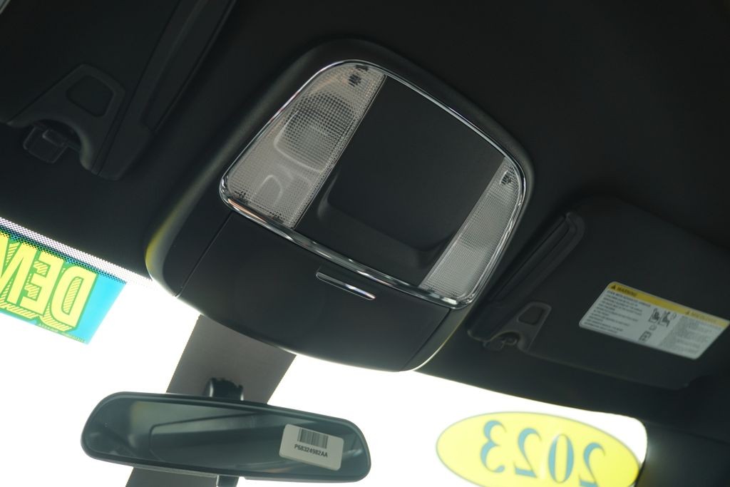 Dodge Charger Vehicle Full-screen Gallery Image 17