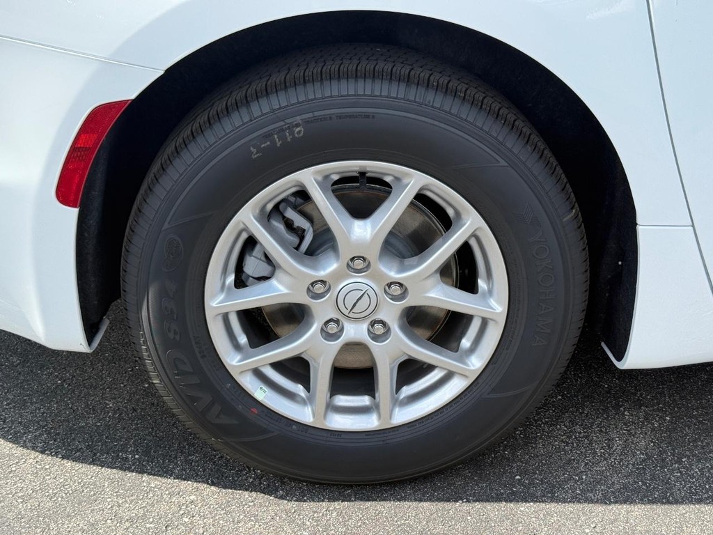 Chrysler Pacifica Vehicle Full-screen Gallery Image 04