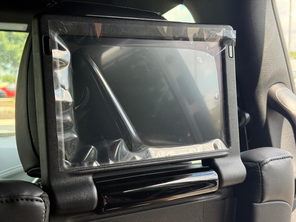 Chrysler Pacifica Vehicle Full-screen Gallery Image 07