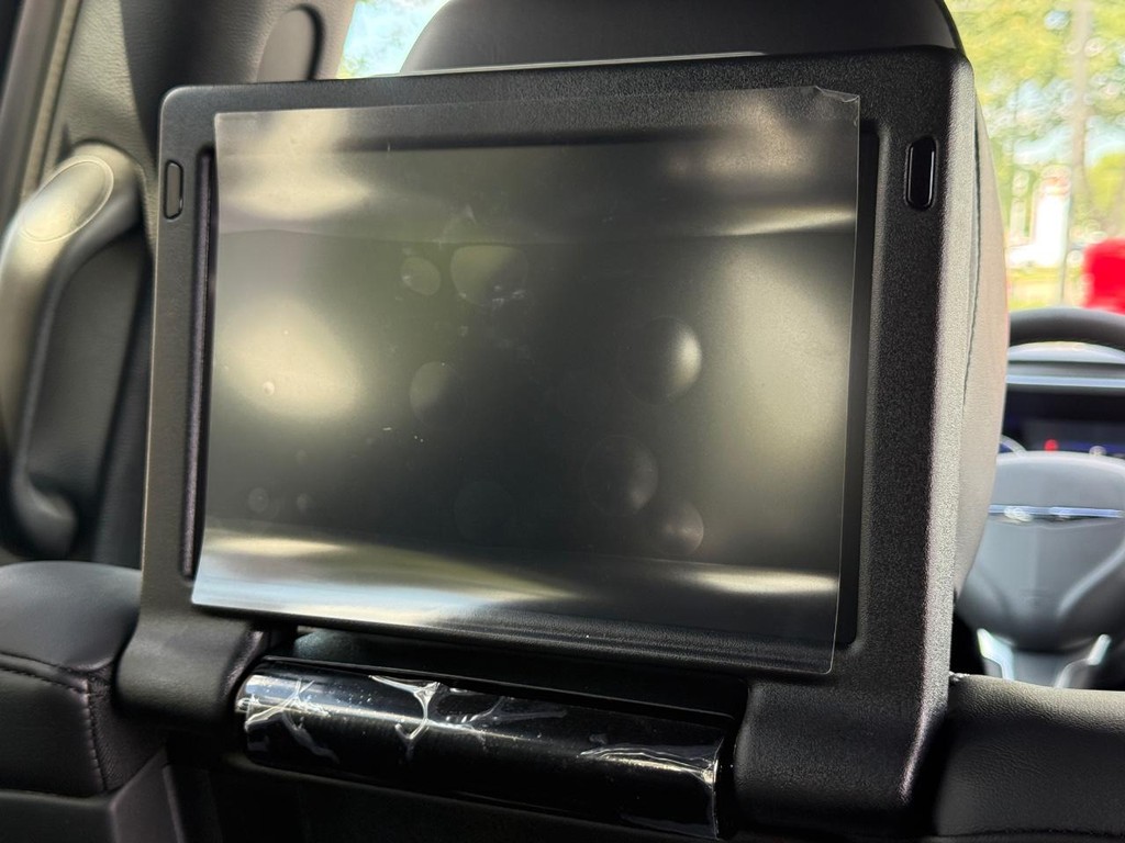 Chrysler Pacifica Vehicle Full-screen Gallery Image 08