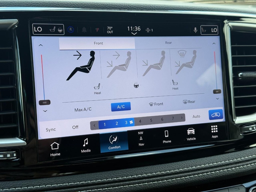 Chrysler Pacifica Vehicle Full-screen Gallery Image 15