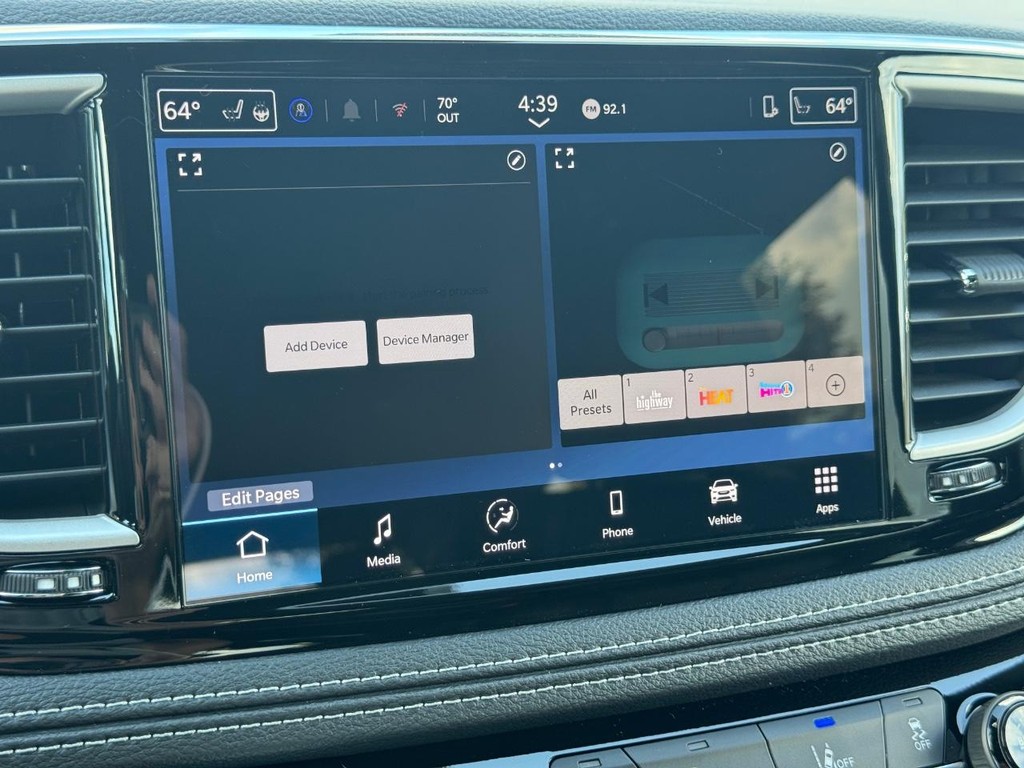 Chrysler Pacifica Vehicle Full-screen Gallery Image 12