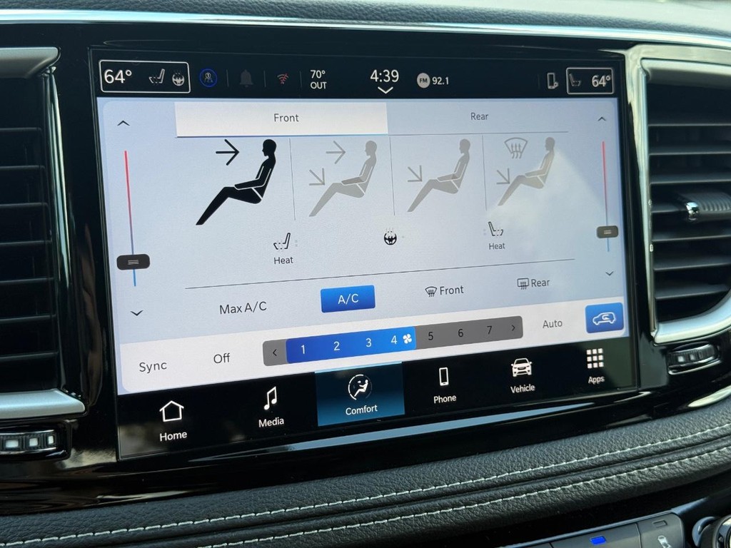 Chrysler Pacifica Vehicle Full-screen Gallery Image 13