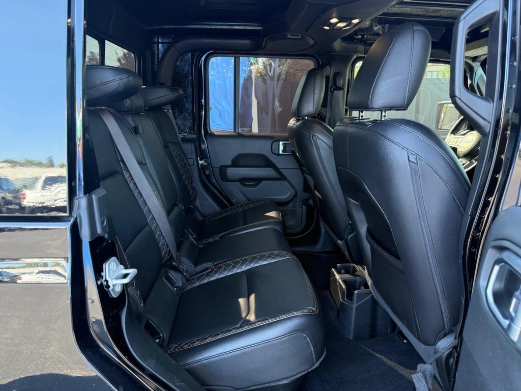 Jeep Gladiator Vehicle Full-screen Gallery Image 08