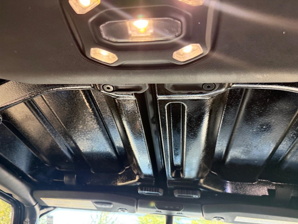 Jeep Gladiator Vehicle Full-screen Gallery Image 11