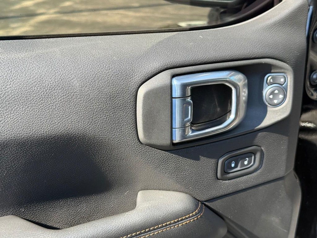 Jeep Gladiator Vehicle Full-screen Gallery Image 14