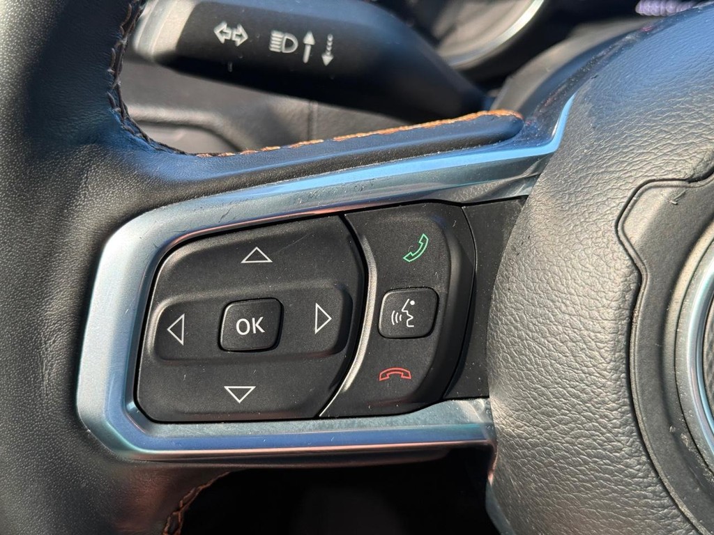 Jeep Gladiator Vehicle Full-screen Gallery Image 15