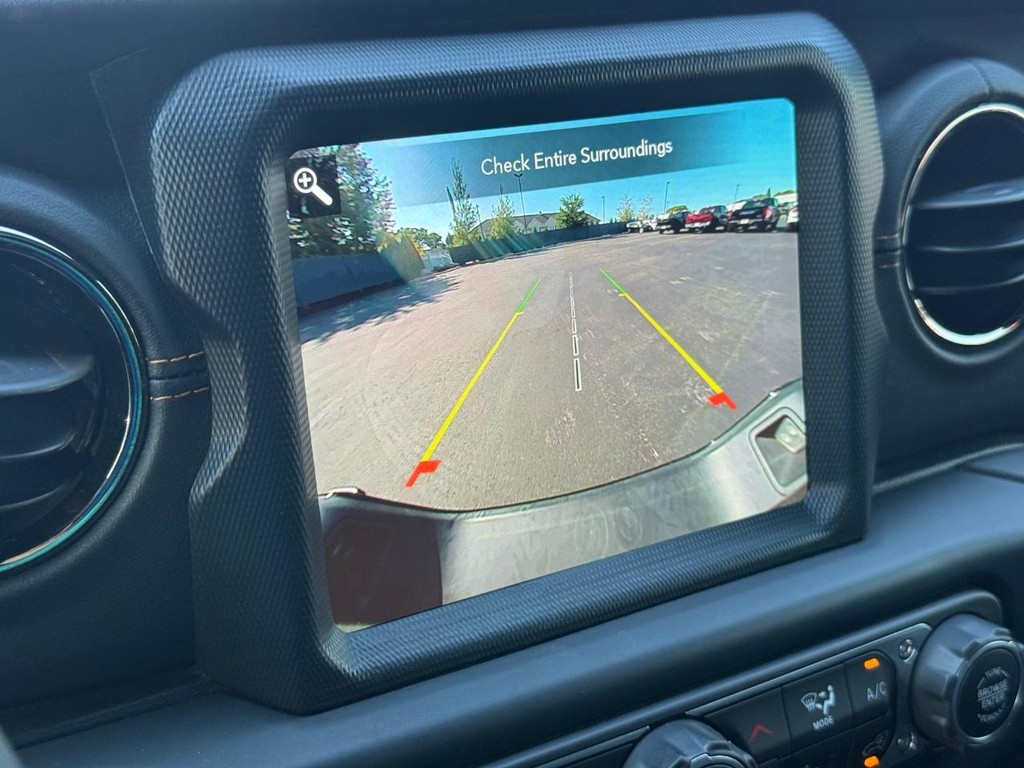 Jeep Gladiator Vehicle Full-screen Gallery Image 20