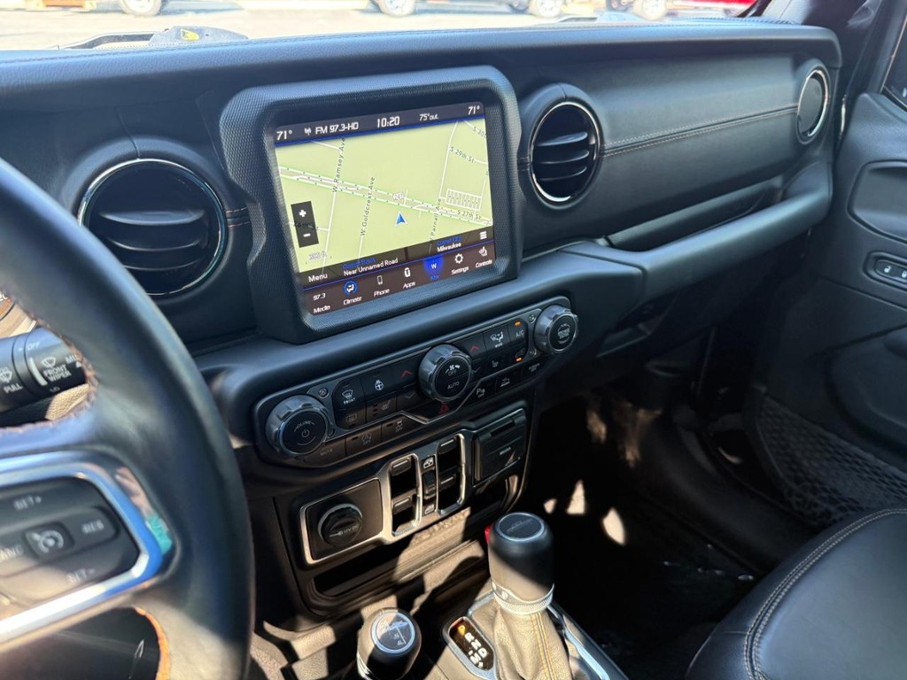 Jeep Gladiator Vehicle Full-screen Gallery Image 21