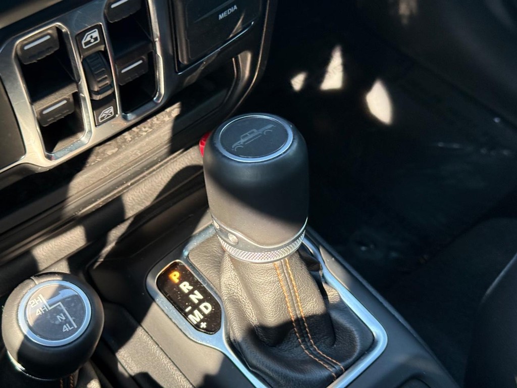 Jeep Gladiator Vehicle Full-screen Gallery Image 22