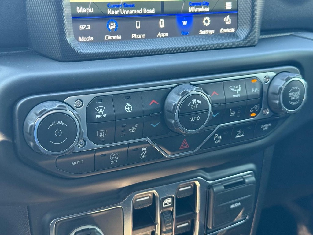 Jeep Gladiator Vehicle Full-screen Gallery Image 24