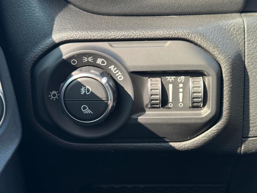 Jeep Gladiator Vehicle Full-screen Gallery Image 25