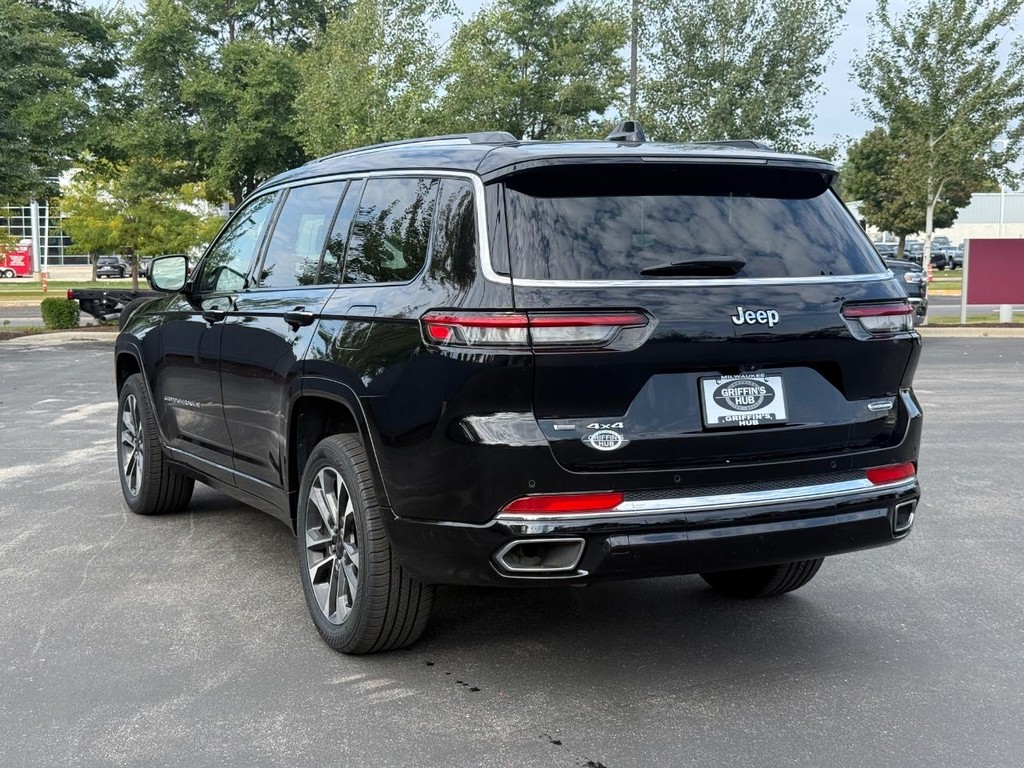 Jeep Grand Cherokee L Vehicle Full-screen Gallery Image 05