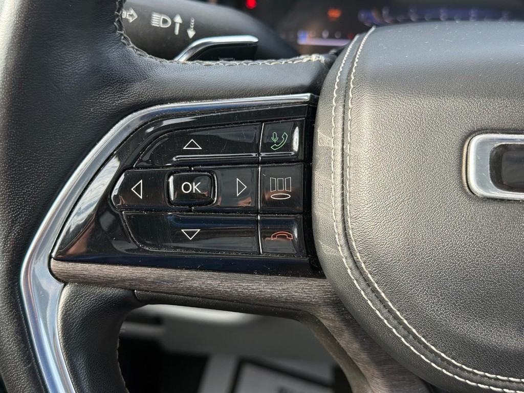 Jeep Grand Cherokee L Vehicle Full-screen Gallery Image 16