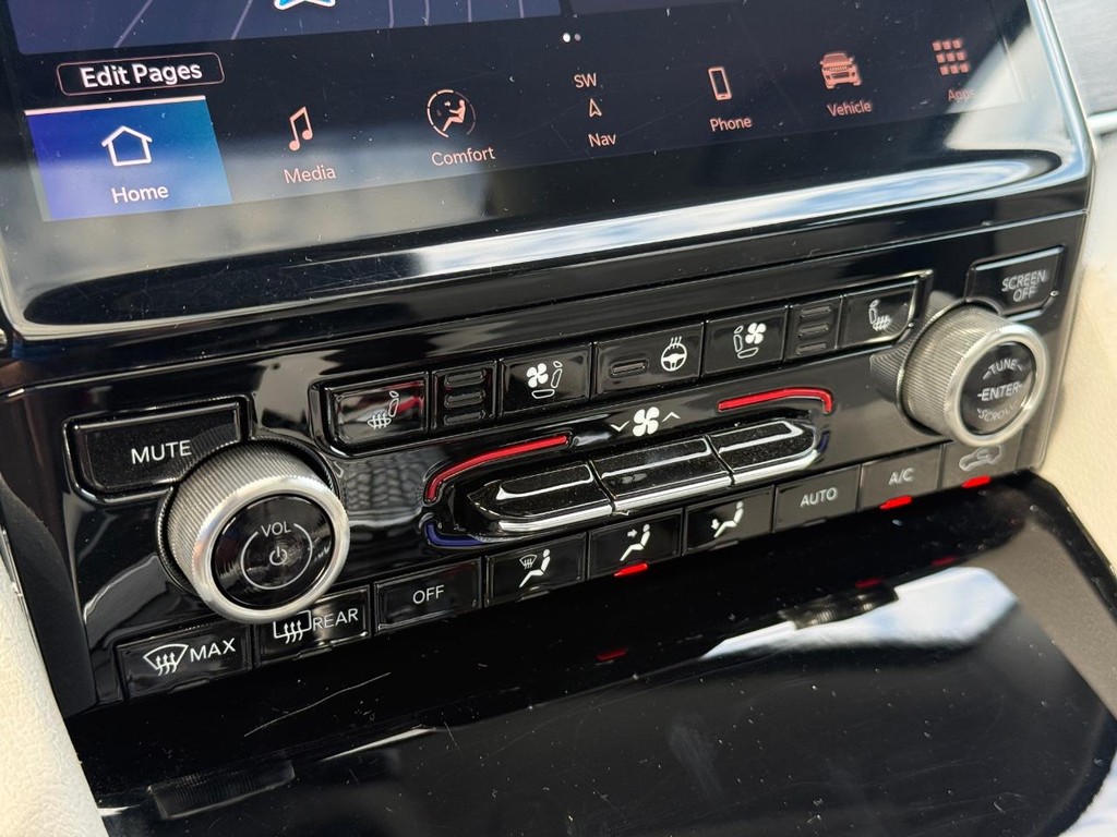 Jeep Grand Cherokee L Vehicle Full-screen Gallery Image 24