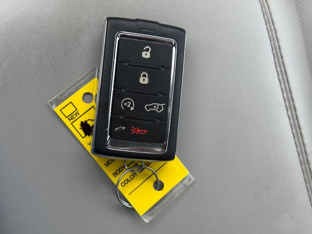 Jeep Grand Cherokee L Vehicle Full-screen Gallery Image 26