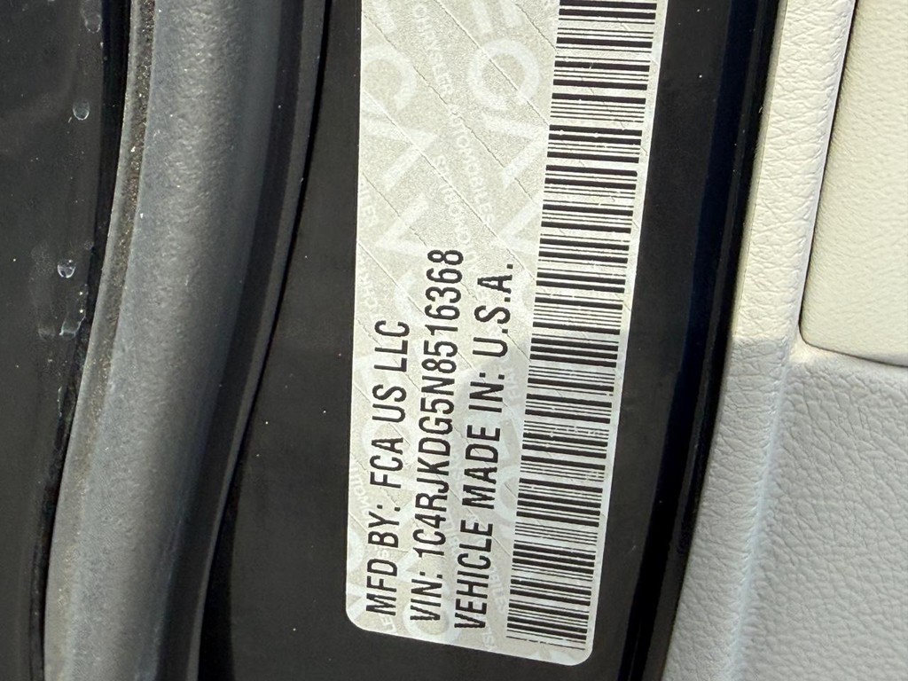 Jeep Grand Cherokee L Vehicle Full-screen Gallery Image 27