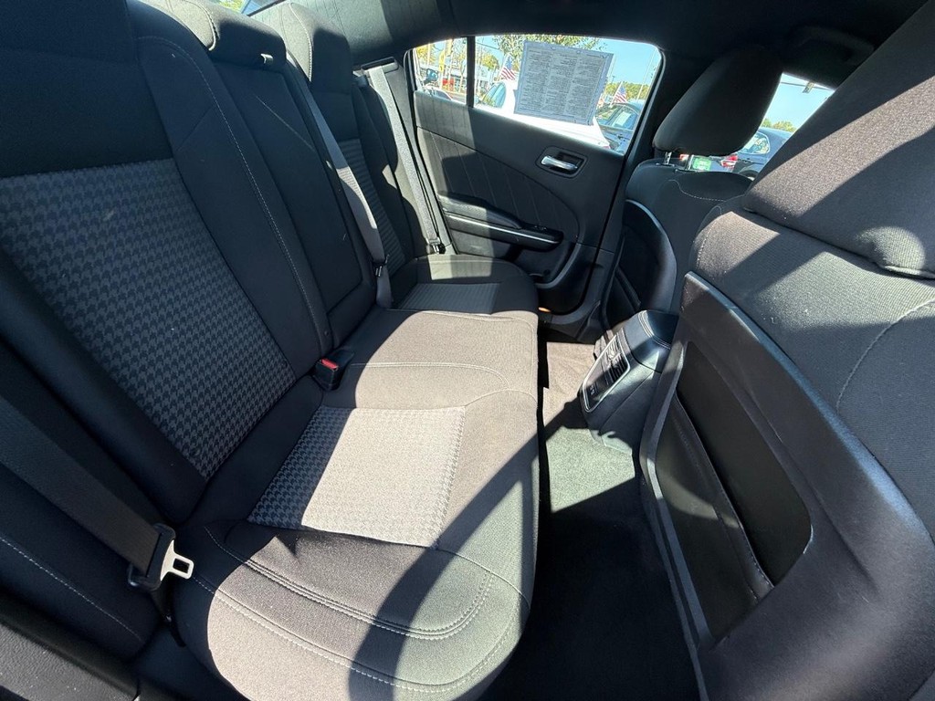 Dodge Charger Vehicle Full-screen Gallery Image 08