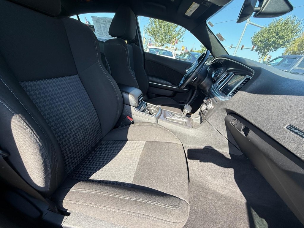 Dodge Charger Vehicle Full-screen Gallery Image 09