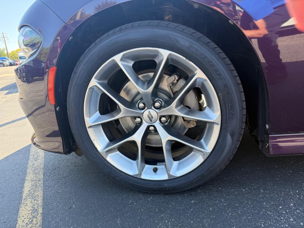 Dodge Charger Vehicle Full-screen Gallery Image 10
