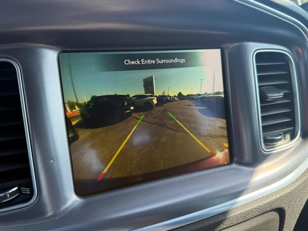 Dodge Charger Vehicle Full-screen Gallery Image 18