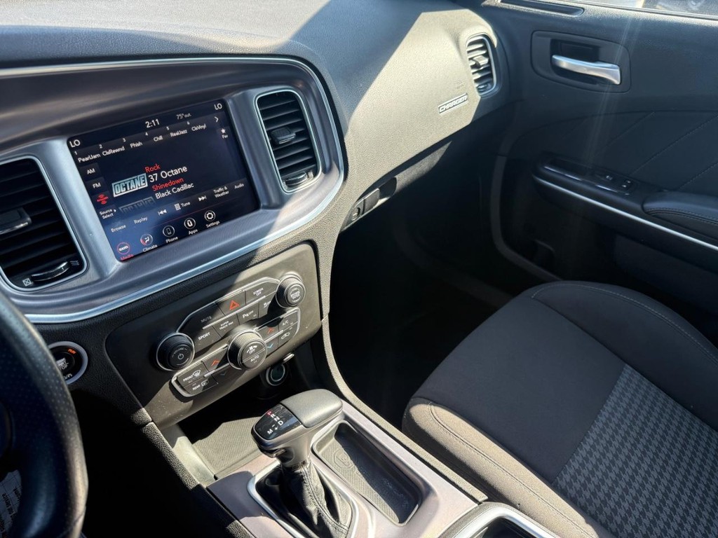 Dodge Charger Vehicle Full-screen Gallery Image 23