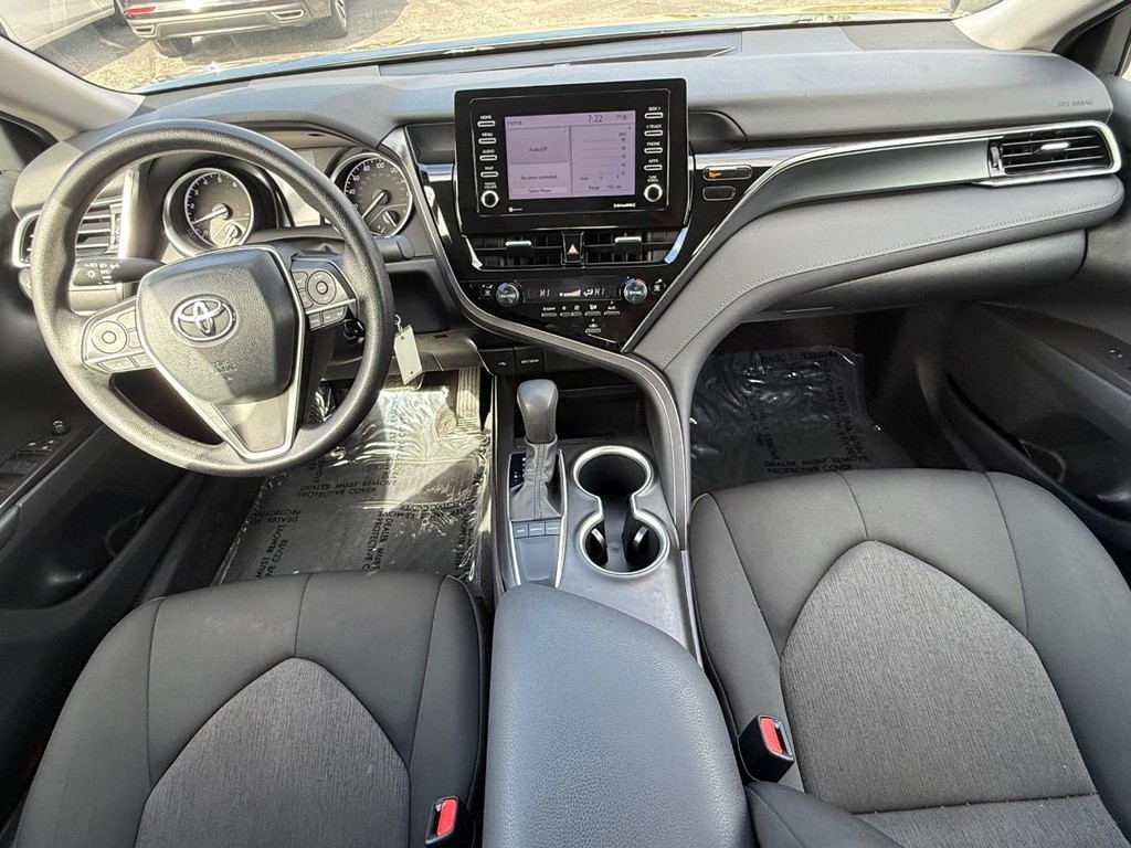 Toyota Camry Vehicle Full-screen Gallery Image 09