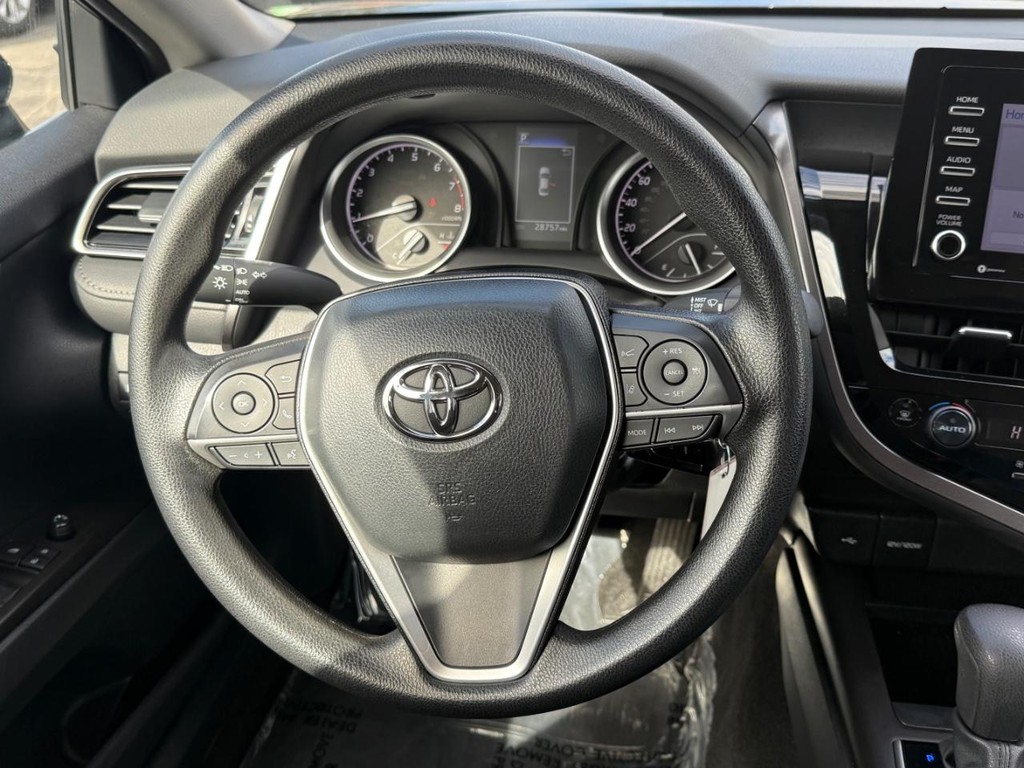 Toyota Camry Vehicle Full-screen Gallery Image 10