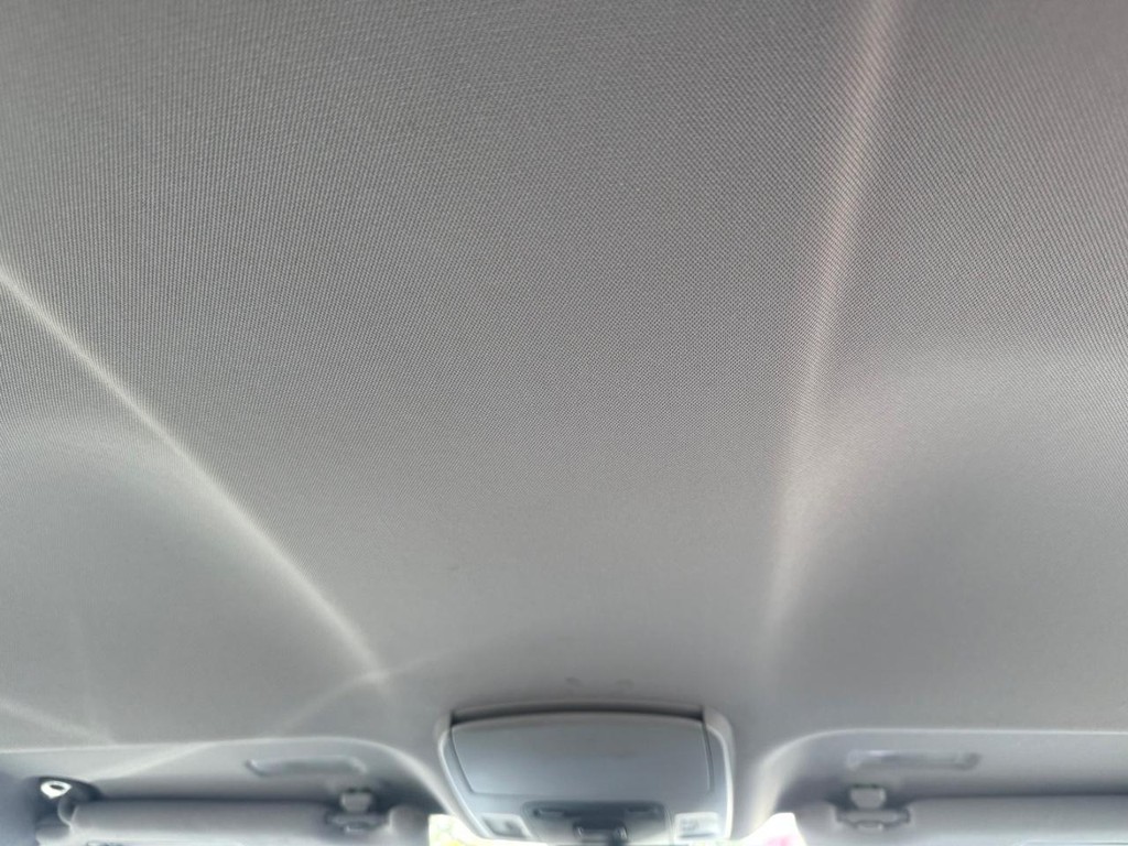 Toyota Camry Vehicle Full-screen Gallery Image 11