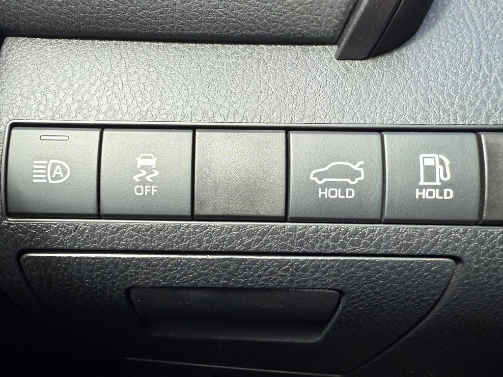 Toyota Camry Vehicle Full-screen Gallery Image 23