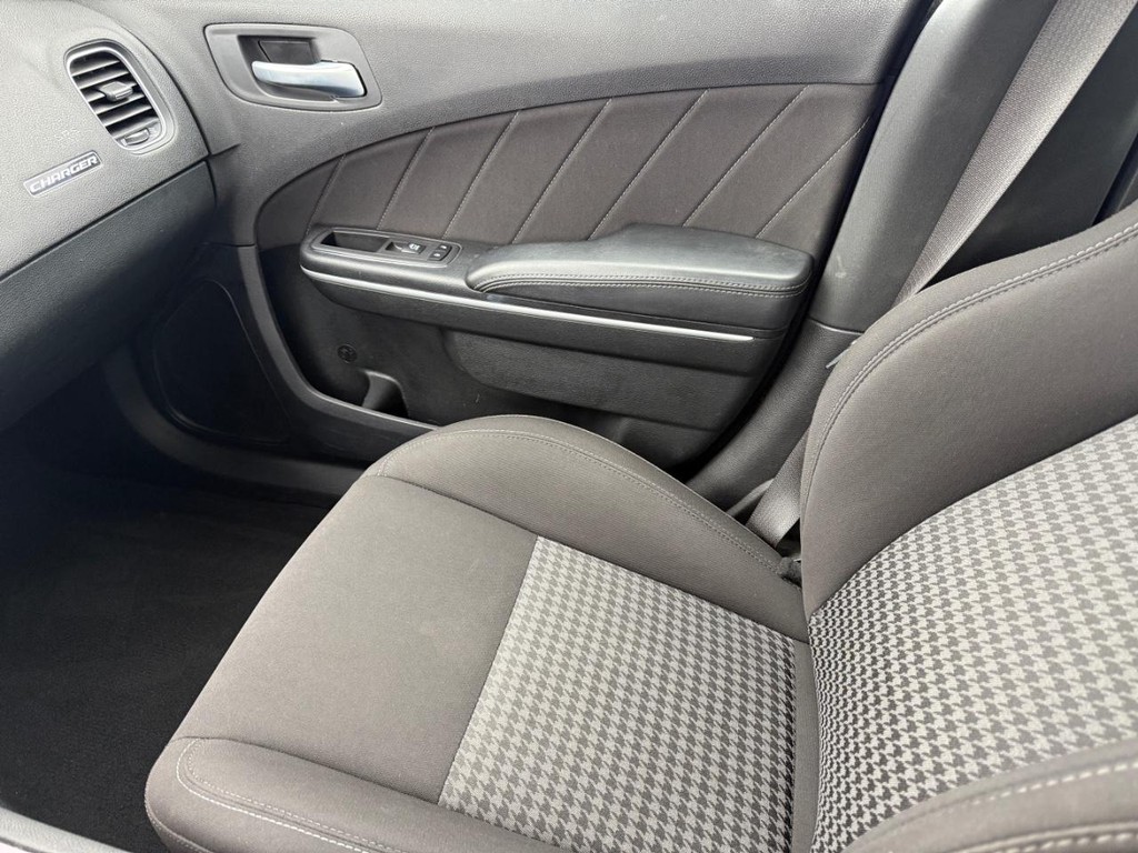 Dodge Charger Vehicle Full-screen Gallery Image 22