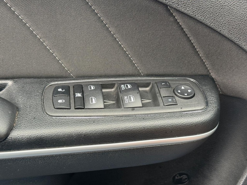 Dodge Charger Vehicle Full-screen Gallery Image 25