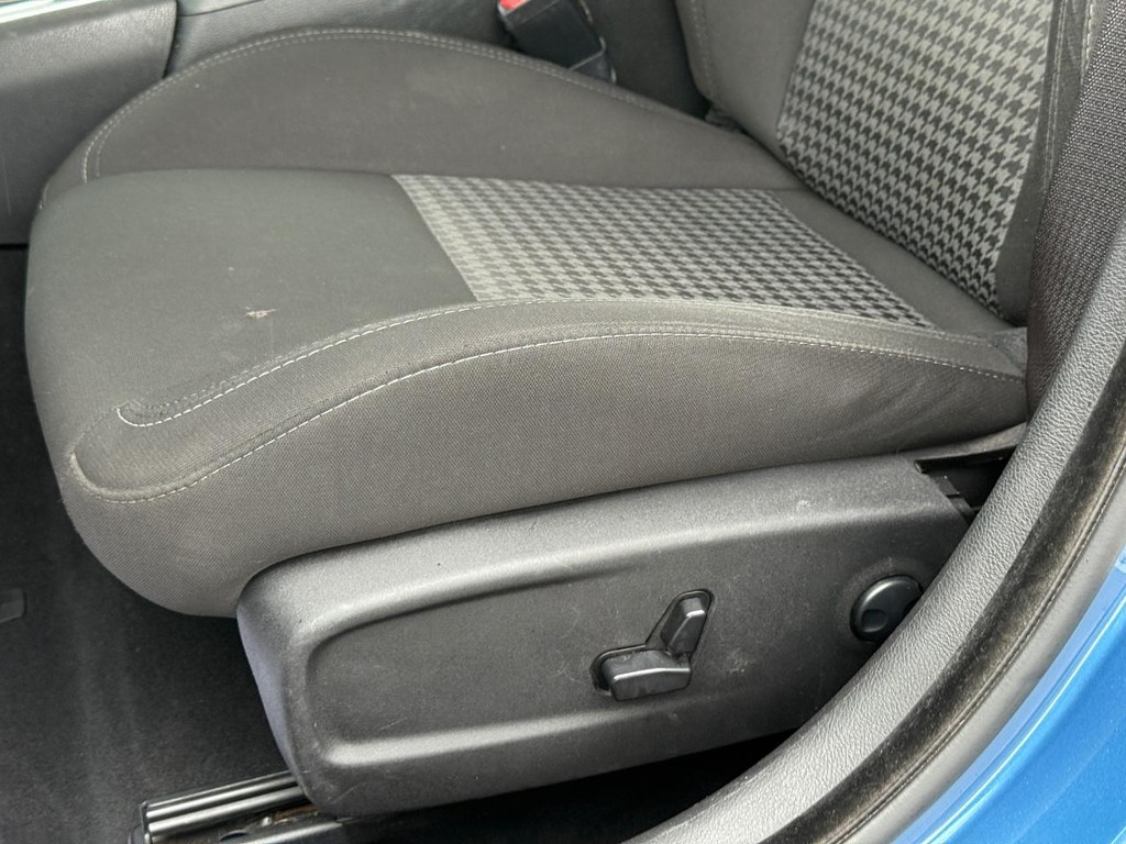 Dodge Charger Vehicle Full-screen Gallery Image 26