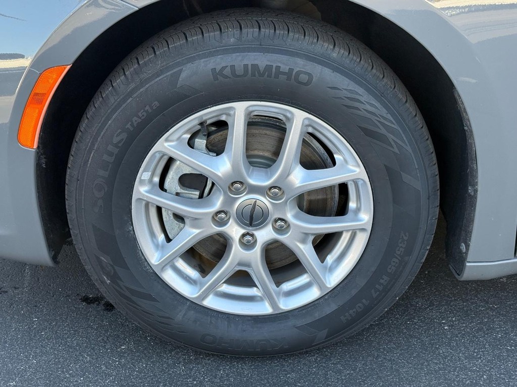 Chrysler Pacifica Vehicle Full-screen Gallery Image 08