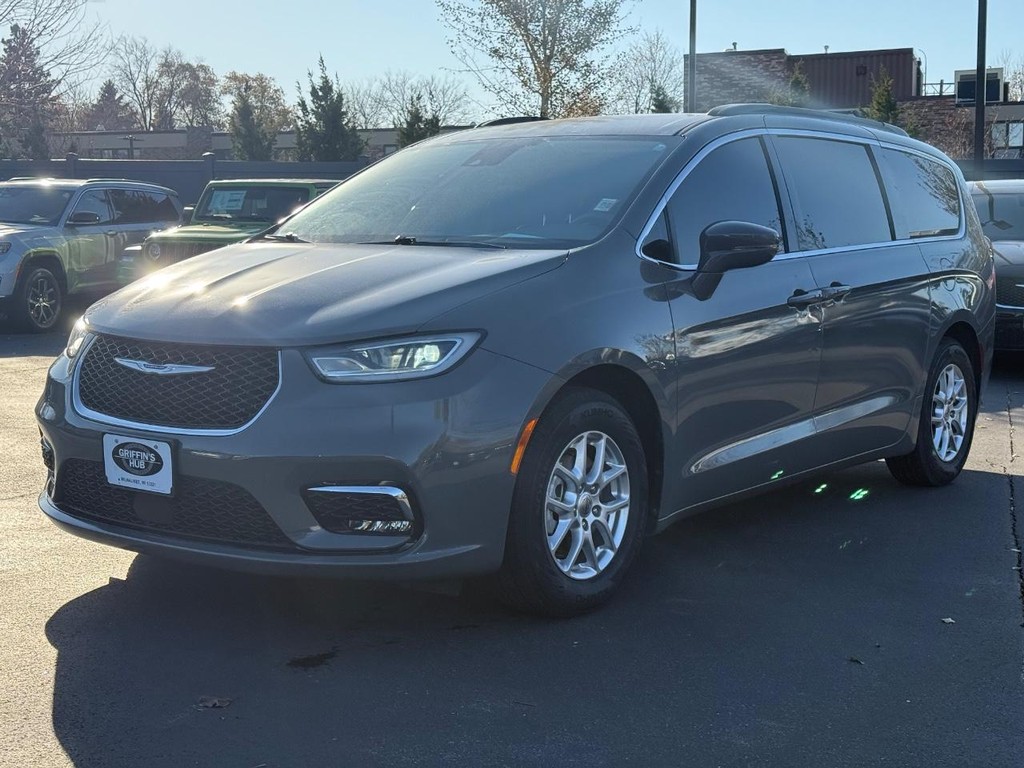 Chrysler Pacifica Vehicle Full-screen Gallery Image 09