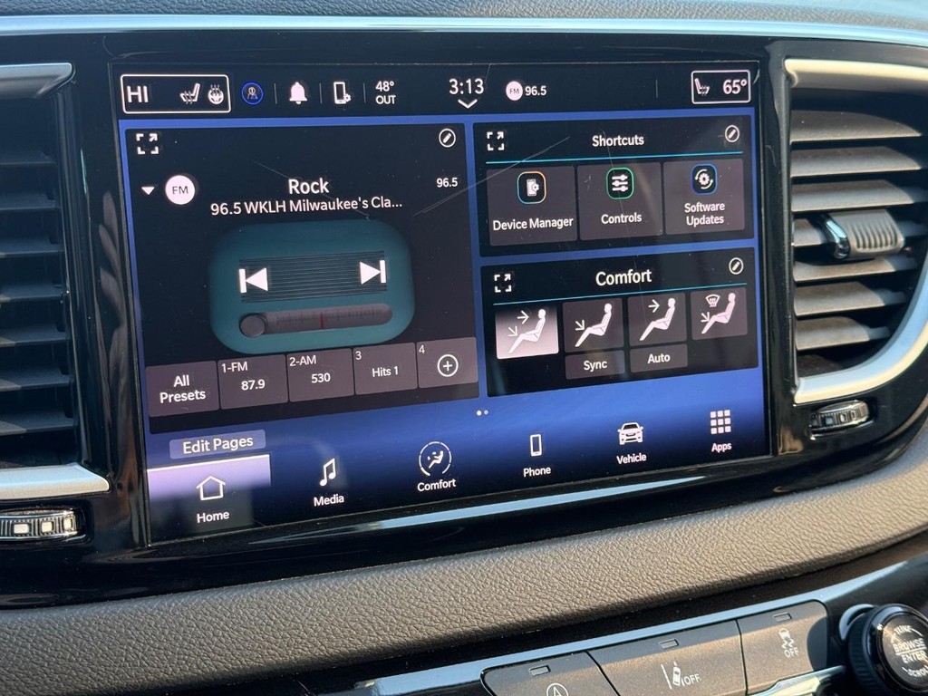 Chrysler Pacifica Vehicle Full-screen Gallery Image 18