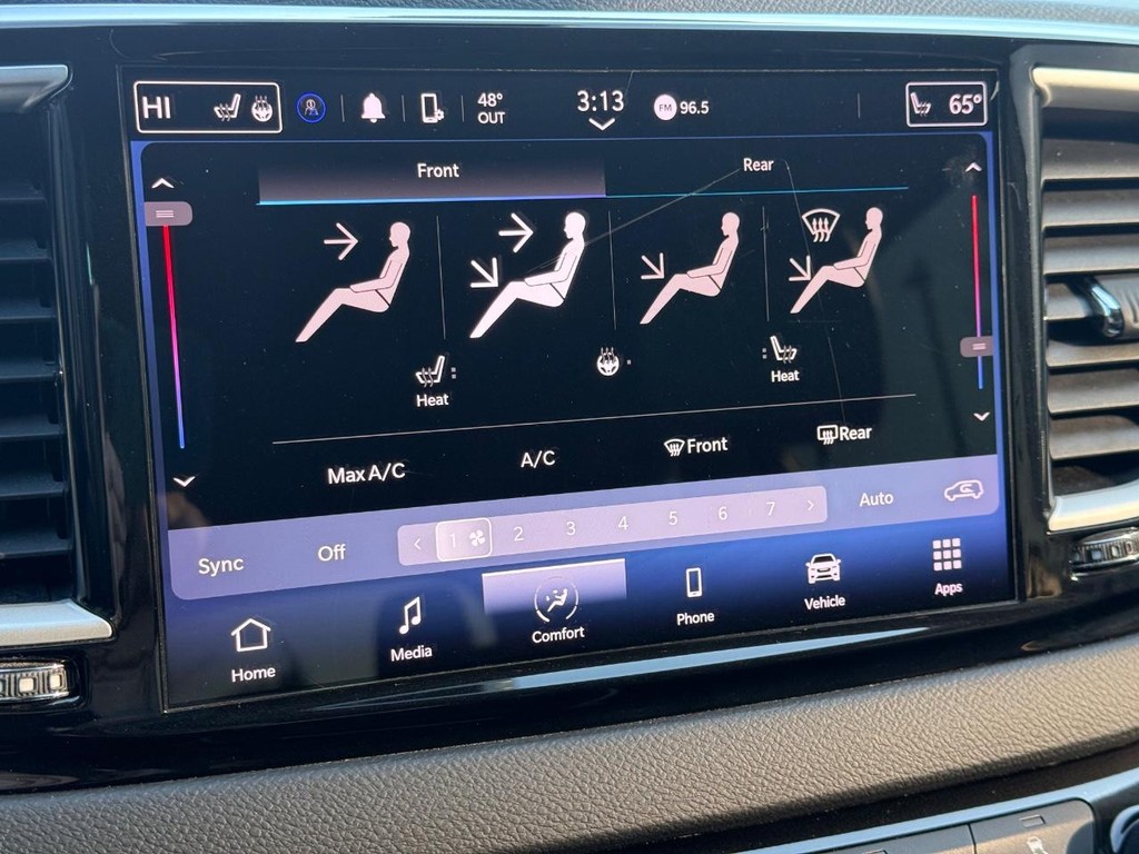 Chrysler Pacifica Vehicle Full-screen Gallery Image 19