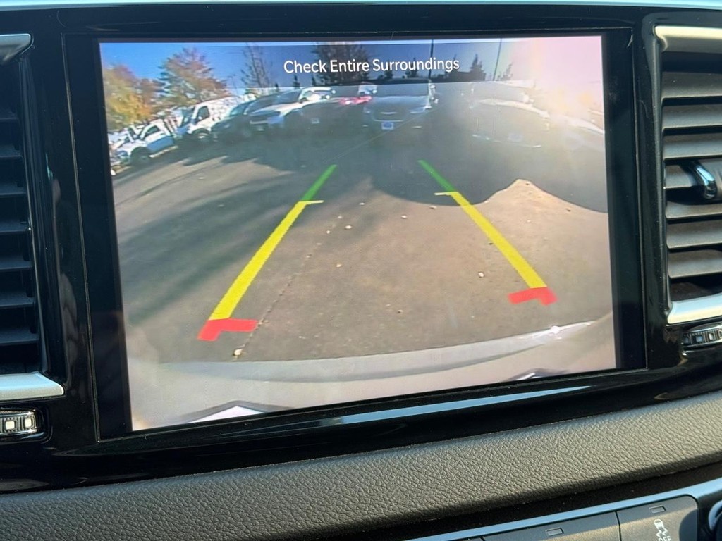 Chrysler Pacifica Vehicle Full-screen Gallery Image 20