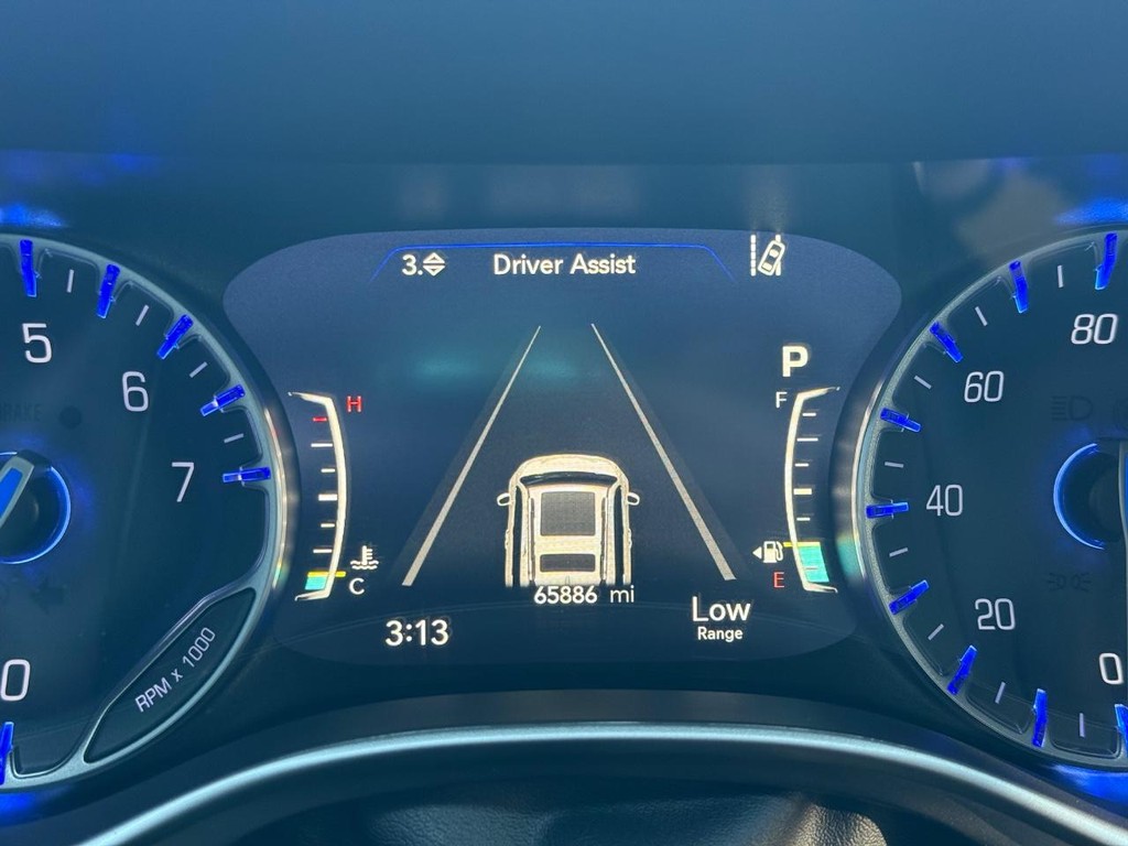 Chrysler Pacifica Vehicle Full-screen Gallery Image 25