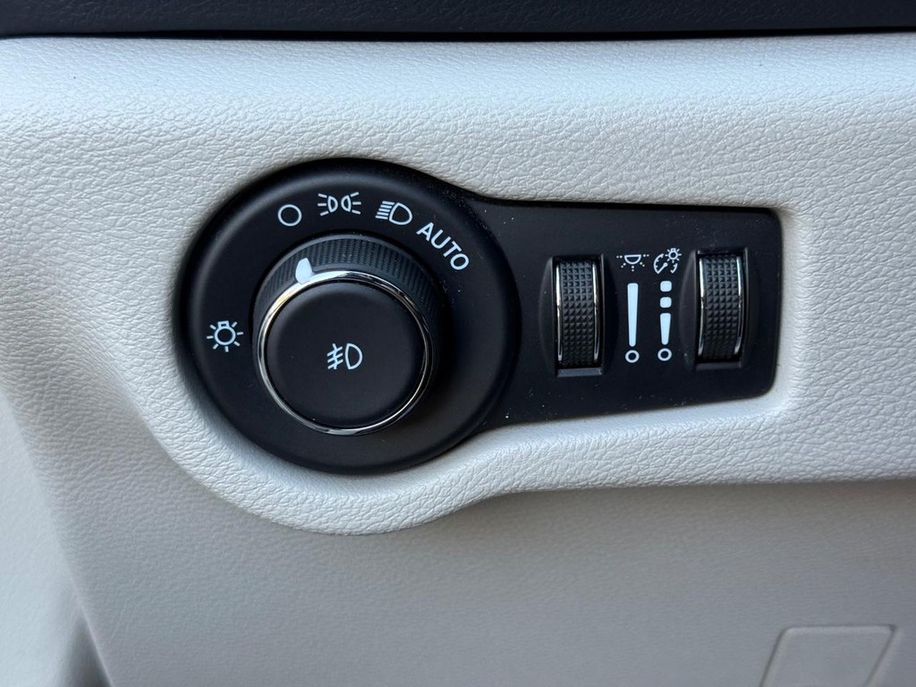 Chrysler Pacifica Vehicle Full-screen Gallery Image 26