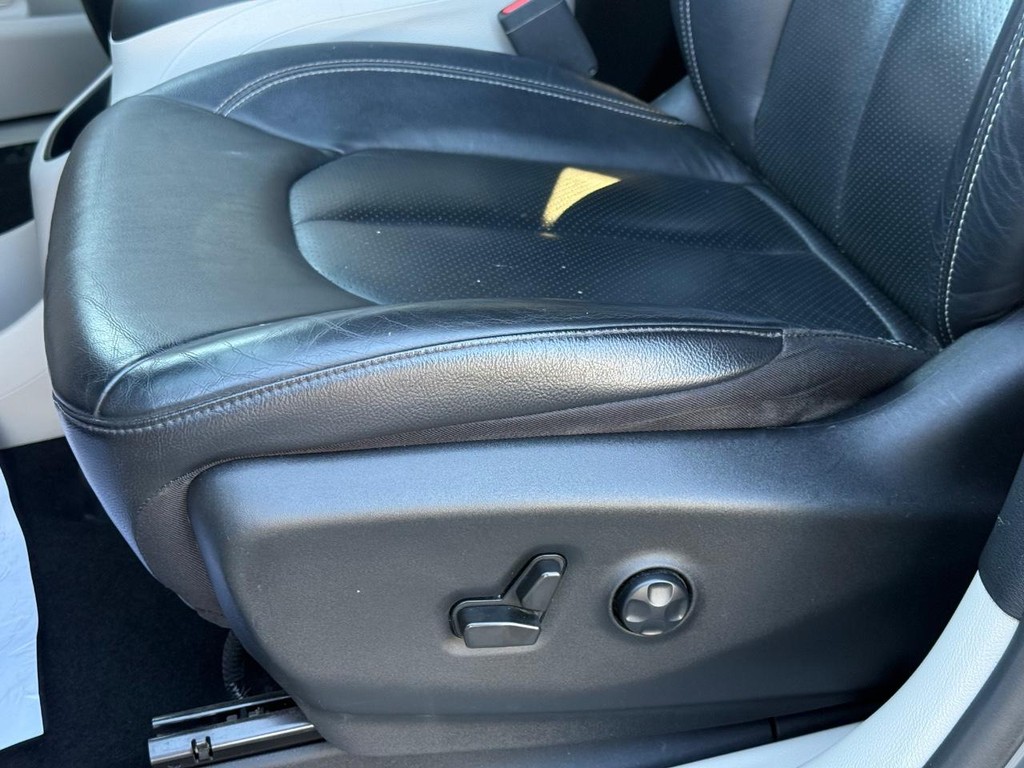 Chrysler Pacifica Vehicle Full-screen Gallery Image 28