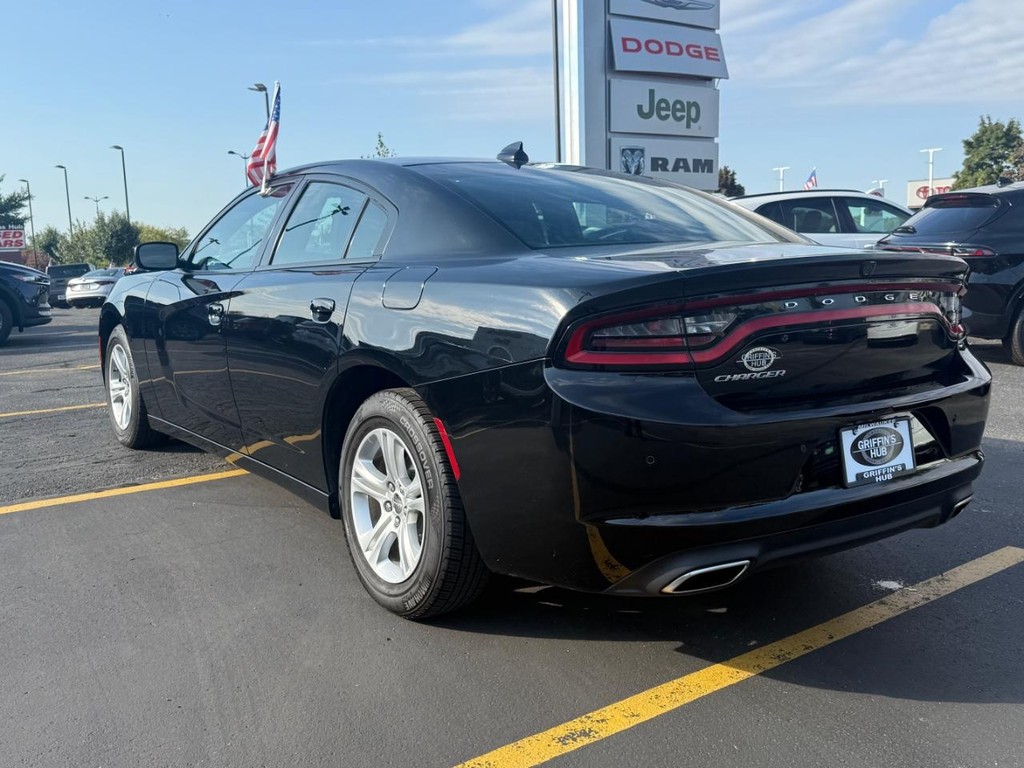 Dodge Charger Vehicle Full-screen Gallery Image 05