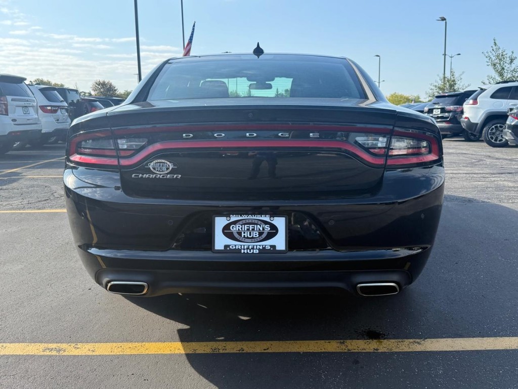 Dodge Charger Vehicle Full-screen Gallery Image 06