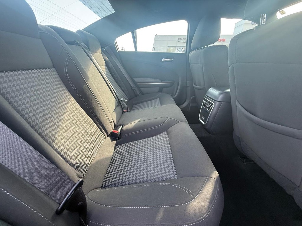 Dodge Charger Vehicle Full-screen Gallery Image 08