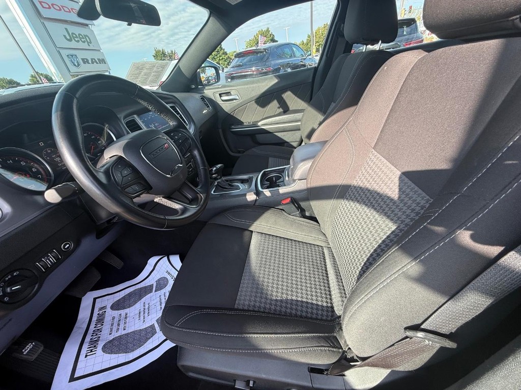 Dodge Charger Vehicle Full-screen Gallery Image 13