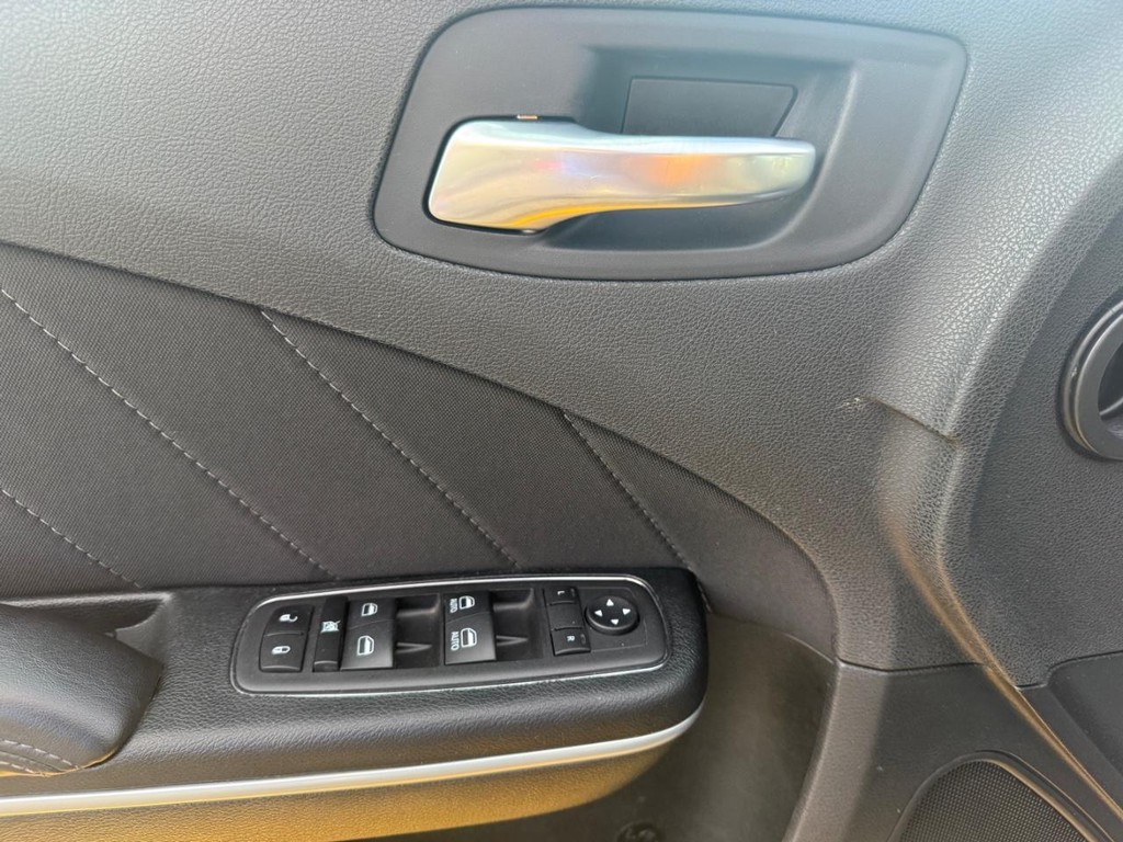 Dodge Charger Vehicle Full-screen Gallery Image 14