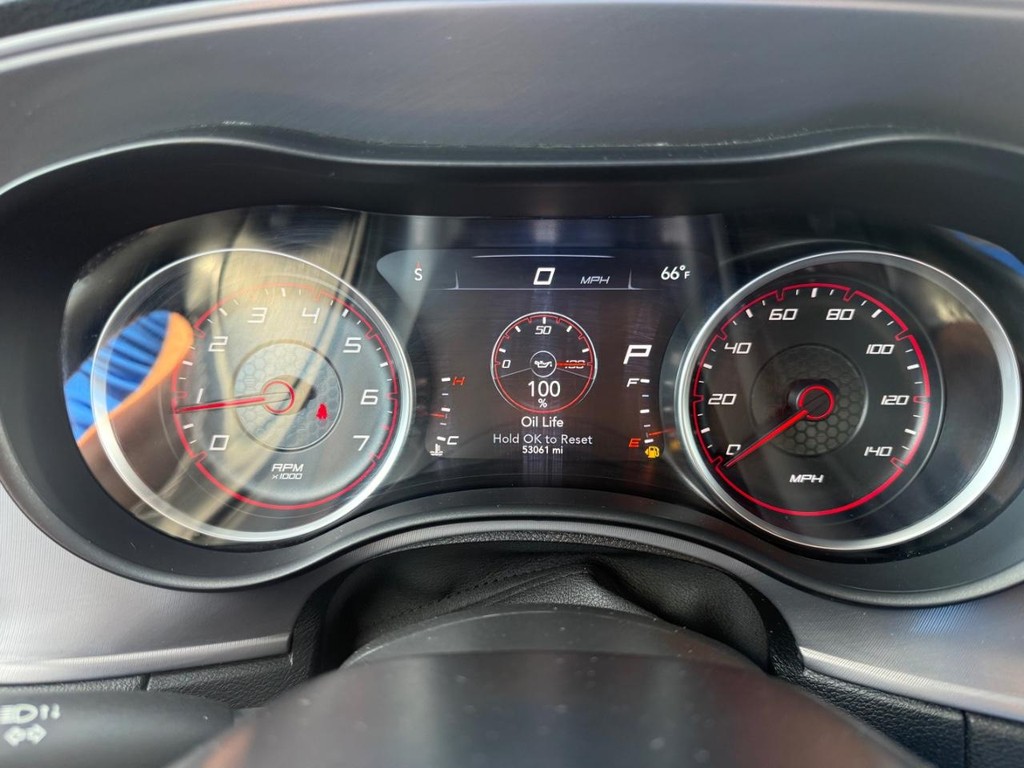 Dodge Charger Vehicle Full-screen Gallery Image 17